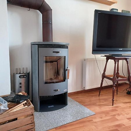 Ehemalige Bibliothek Apartment Fuer 2 Mit Kueche Kamin Netflix Parken Und Hofladen Steinhofel Екстериор снимка
