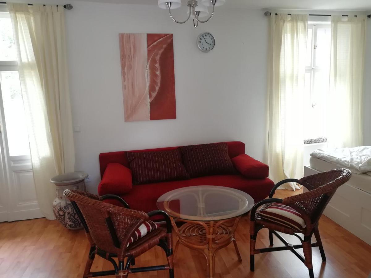 Ehemalige Bibliothek Apartment Fuer 2 Mit Kueche Kamin Netflix Parken Und Hofladen Steinhofel Екстериор снимка
