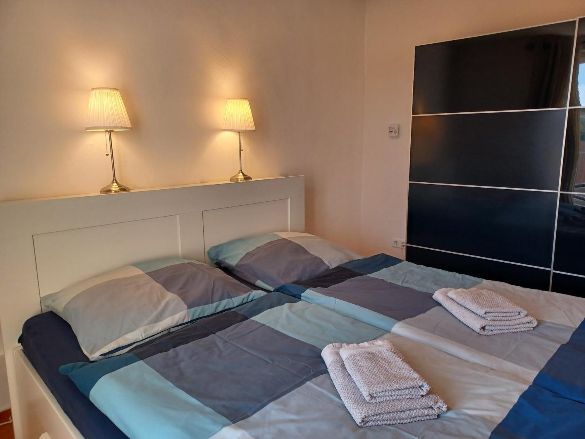 Ehemalige Bibliothek Apartment Fuer 2 Mit Kueche Kamin Netflix Parken Und Hofladen Steinhofel Екстериор снимка